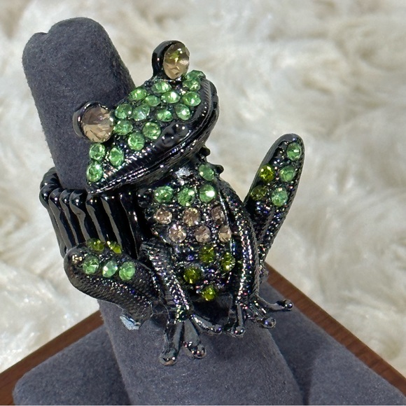 🔥SALE 4/$25 🐸 Adorable Frog Fashion Ring with Stretchy Band - Picture 7 of 7